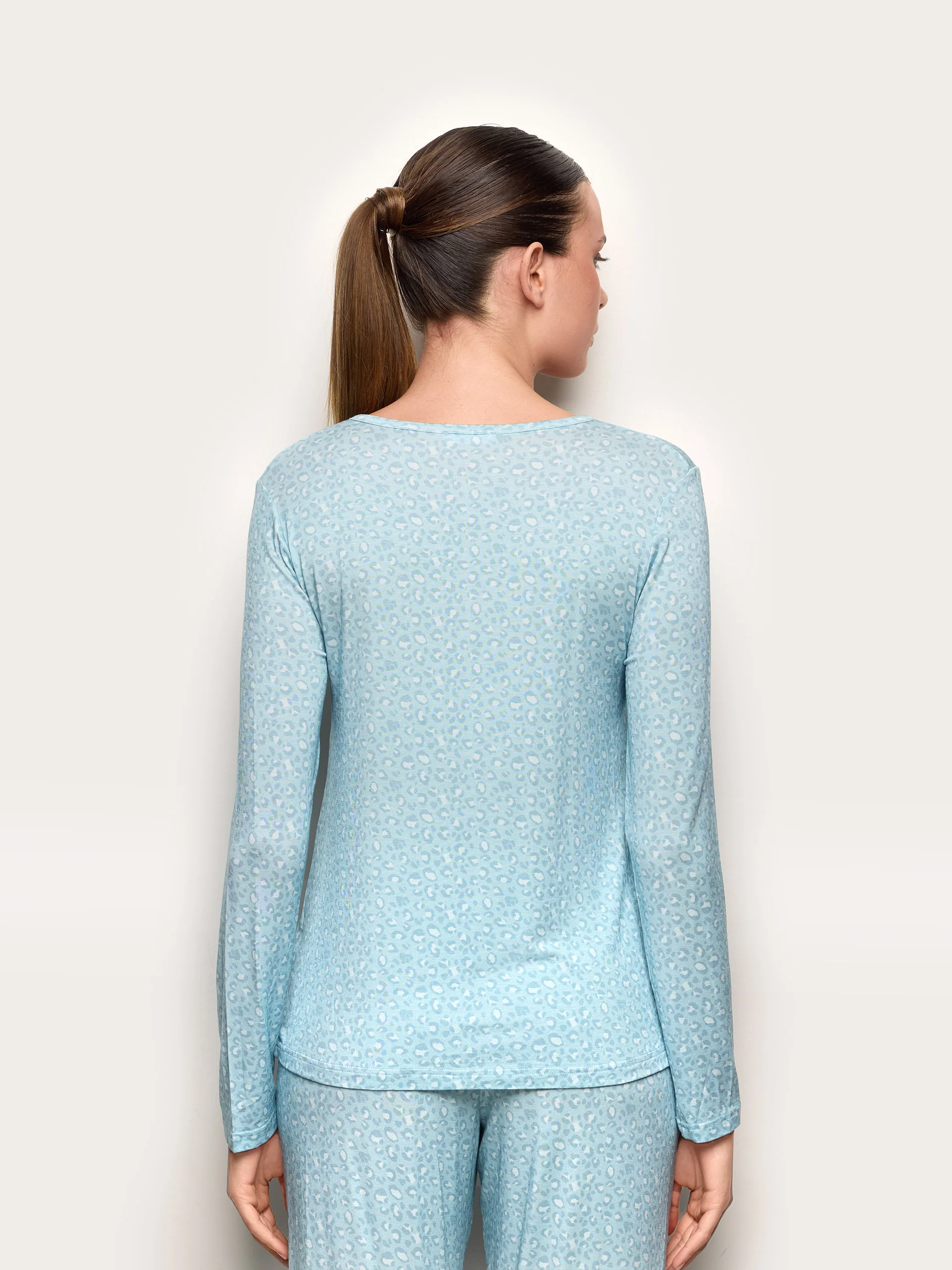 Maglia manica lunga con TENCEL™ Modal Leopard - Image 4