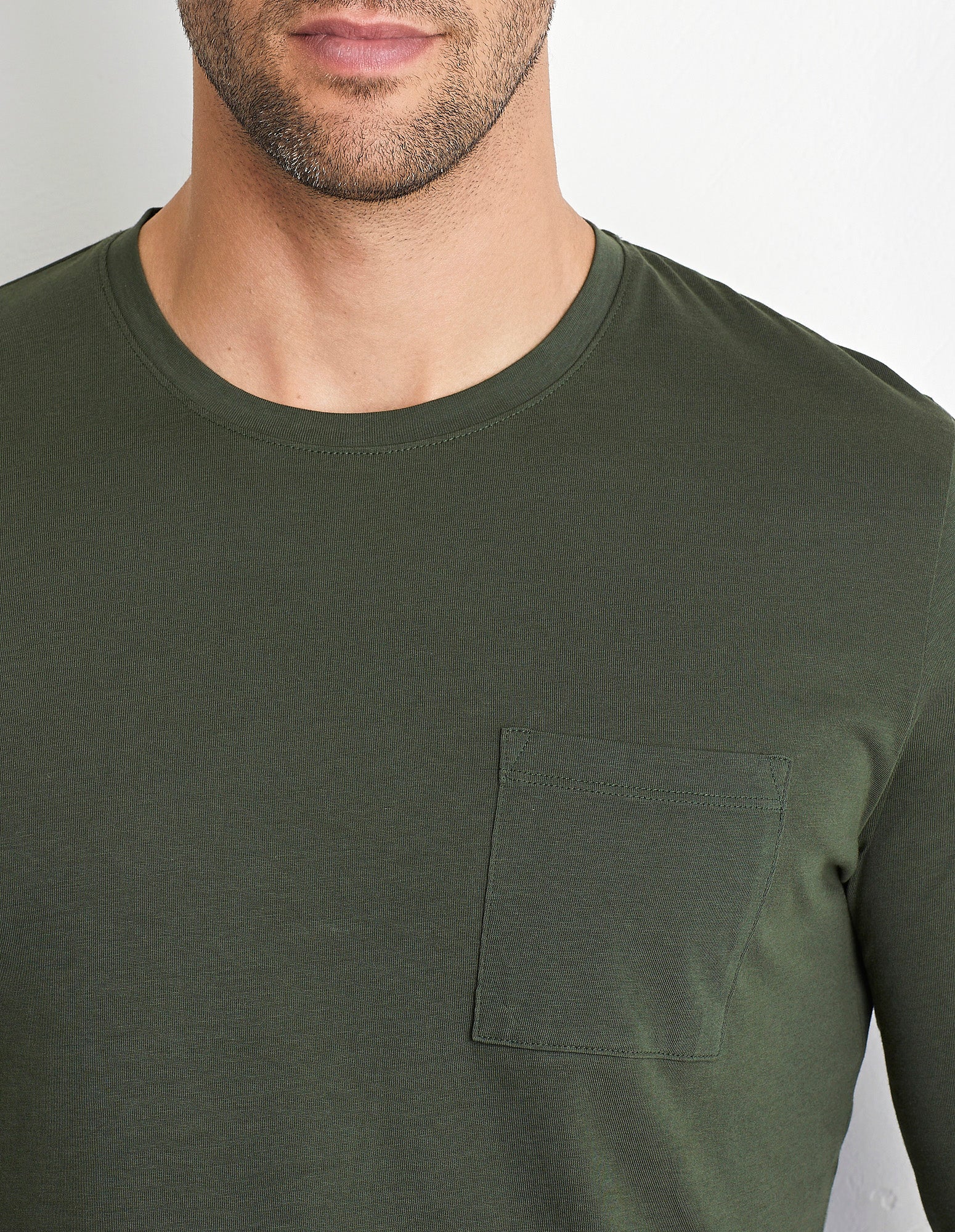 Maglia manica lunga girocollo con taschino in cotone Supima Luxury - Image 14