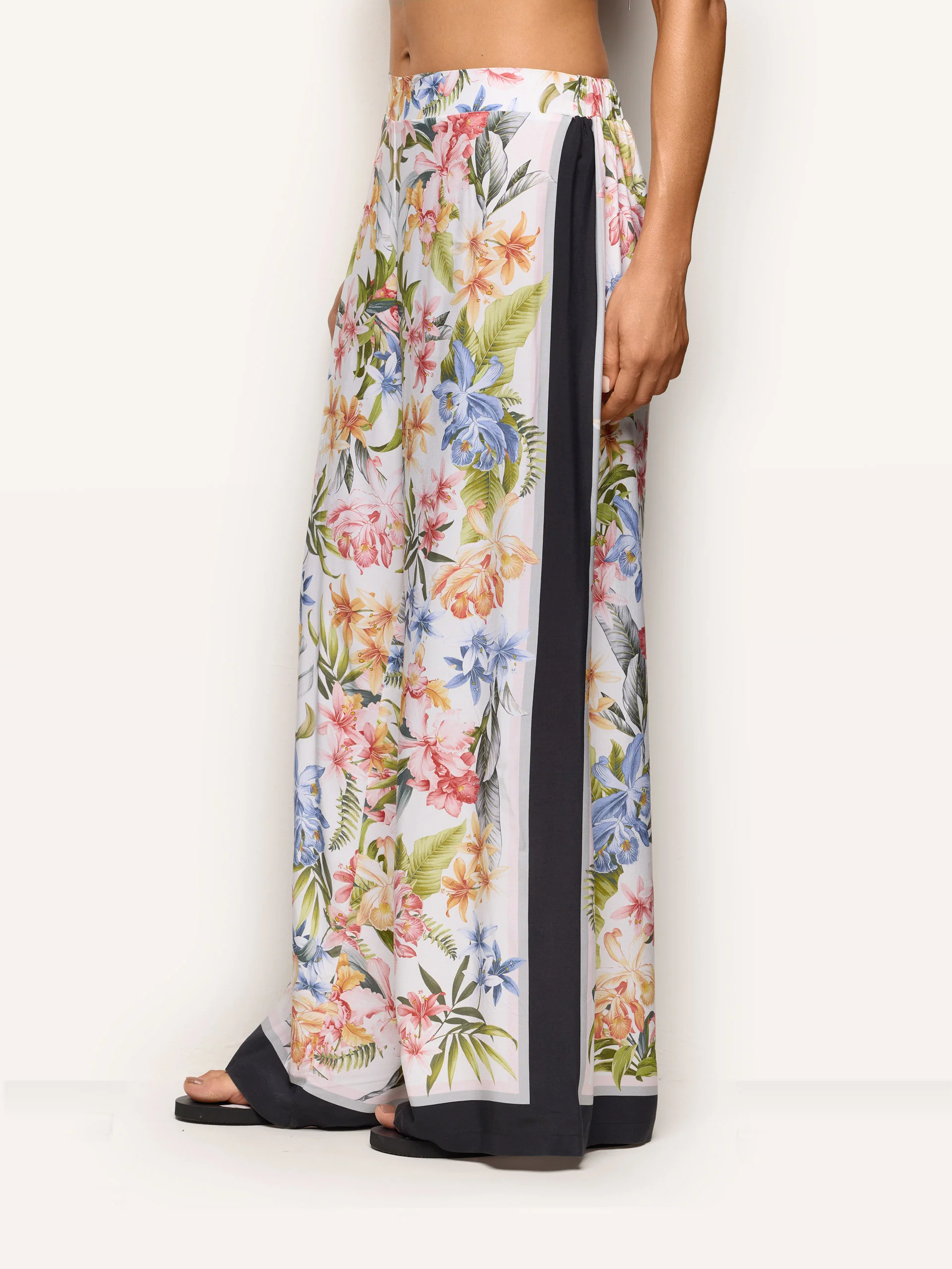 Pantalone lungo in tela di viscosa LENZING™ ECOVERO™ - Tahiti - Image 3